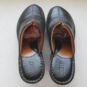 Born Women's Leather Slip On Clogs Mule  Size 9